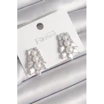 Pirinç Gümüş Renk Zirkon Taşlı Yaprak Model İnci Detay Kadın Küpe