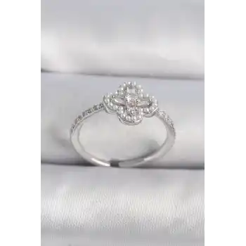 Pirinç Gümüş Renk Zirkon Taşlı Yonca Model İnci Detay Kadın Yüzük