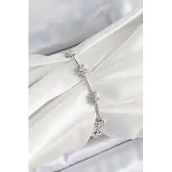 Pirinç Zirkon Taşlı Sıralı Yıldız Model Gümüş Renk Kadın Bileklik