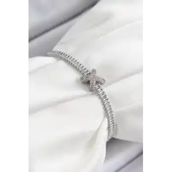 Pirinç Zirkon Taşlı X Detaylı Su Yolu Model Gümüş Renk Asansörlü Kadın Bileklik