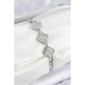 Pirinç Zirkon Taşlı Yonca Model Gümüş Renk Kadın Bileklik