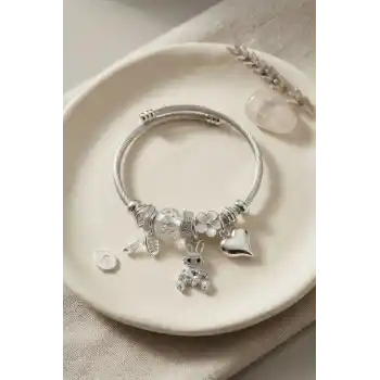 Taşlı Tavşan ve Beyaz Çiçek Charmlı Bileklik