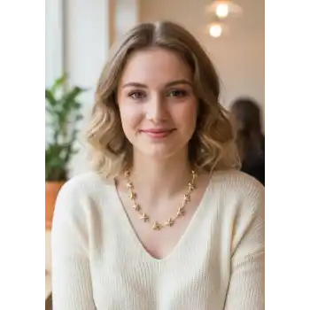 Yıldız Model Pirinç Gold Renk Kadın Kolye