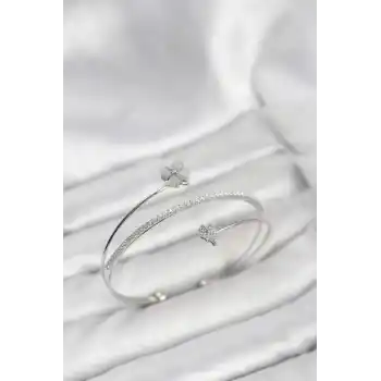 Yonca Çiçek Model Pirinç Gümüş Renk Kadın Bileklik