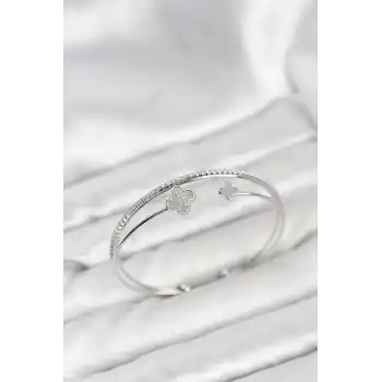 Yonca Model Pirinç Gümüş Renk Kadın Bileklik