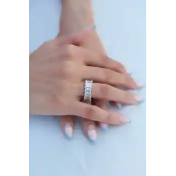 Zirkon Taşlı Gümüş Renk Baget Kadın Yüzük