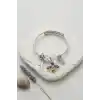 Arı ve Beyaz Çiçek Charmlı Gümüş Renk Bileklik
