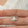 Gümüş Beyaz Opal Taşlı Lotus Kadın Kolye
