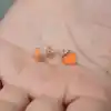 Gümüş Fosforlu Turuncu Kalp Küpe