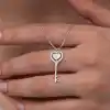 Gümüş Kalpli Anahtar Kadın Kolye