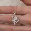 Gümüş Kalpli Beyaz Gül Kadın Kolye