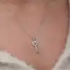 Gümüş Kalpli Sonsuzluk Anahtar Kadın Kolye