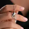 Gümüş Kalpli Yunus Balığı Kadın Kolye