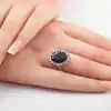 Gümüş Siyah Taşlı Oval Kadın Yüzük