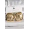 Pirinç Gold Renk İşlemeli Kare Model Kadın Küpe