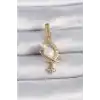 Pirinç Gold Renk Zirkon Taş Detaylı Hilal Model Sallantı İncili Ajda Charm
