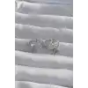 Pirinç Gümüş Renk Fiyonk Detay İncili Zirkon Taşlı Kalp Küpe
