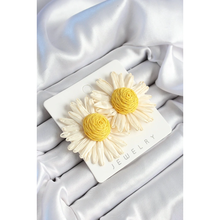 BFS Papatya Model Beyaz Ve Sarı Renk Kadın Küpe