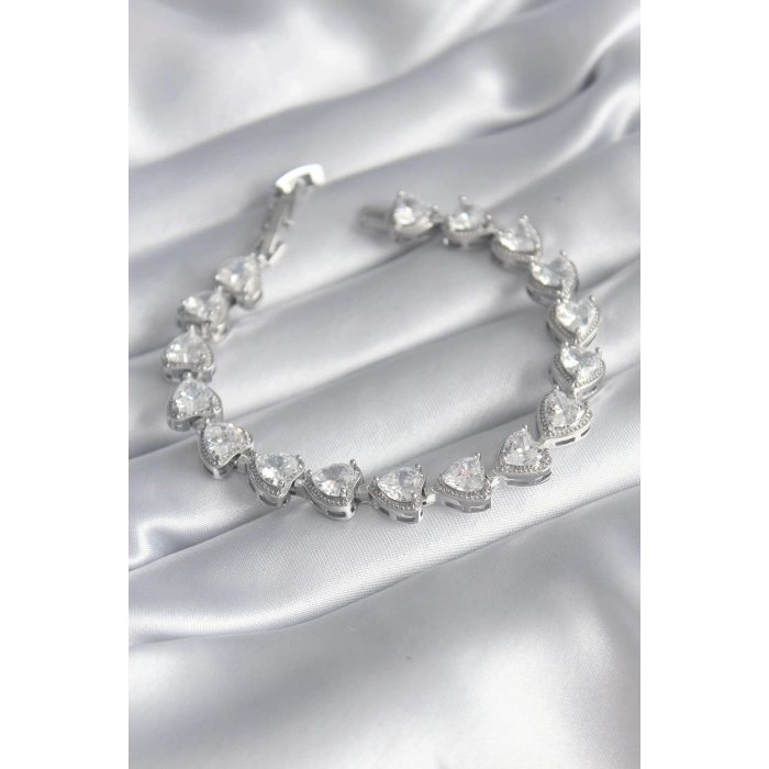 Mey İthalat® Pirinç Gümüş Renk Zirkon Taşlı Kalp Model VIP Seri Kadın Bileklik