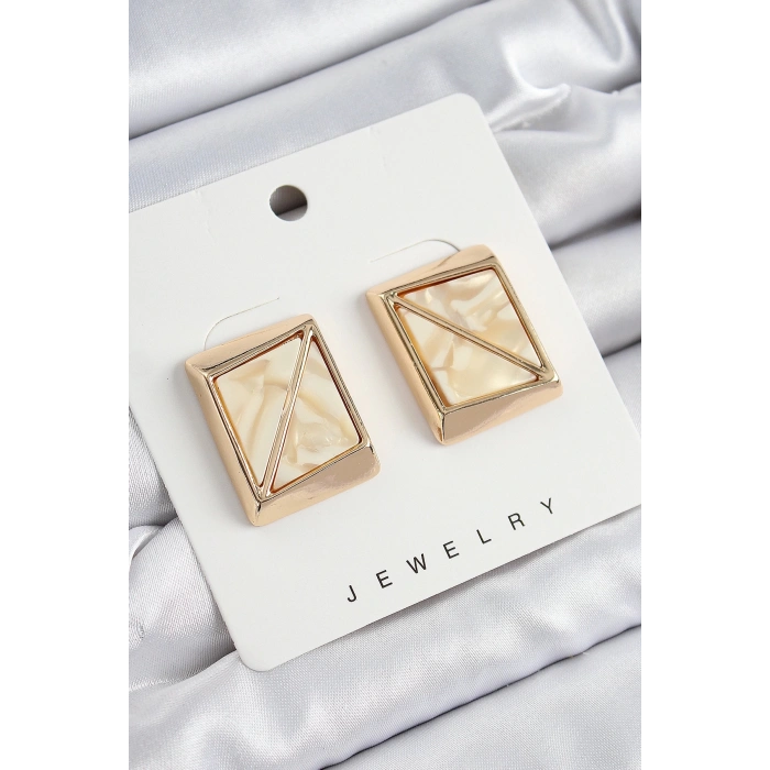 BFS Pirinç Krem Üçgen Kesim Detaylı Kare Model Vintage Gold Renk Kadın Küpe