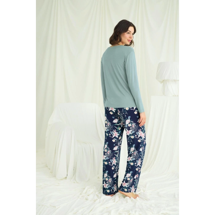 Çiçek ve Yaprak Desenli Baskılı Pijama Takımı