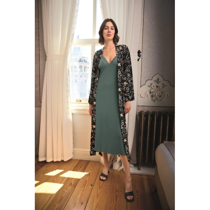 Çiçek ve Yaprak Desenli Dantelli ve Dekolteli Büyük Beden Sabahlık Takımı