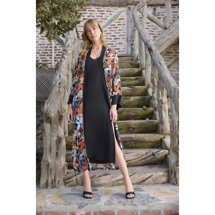 Çiçek ve Yaprak Desenli Dantelli ve Dekolteli Sabahlık Takımı