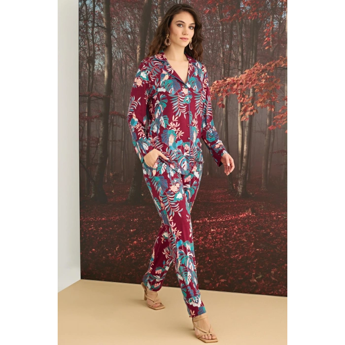 Çiçek ve Yaprak Desenli Önü Düğmeli Pijama Takımı