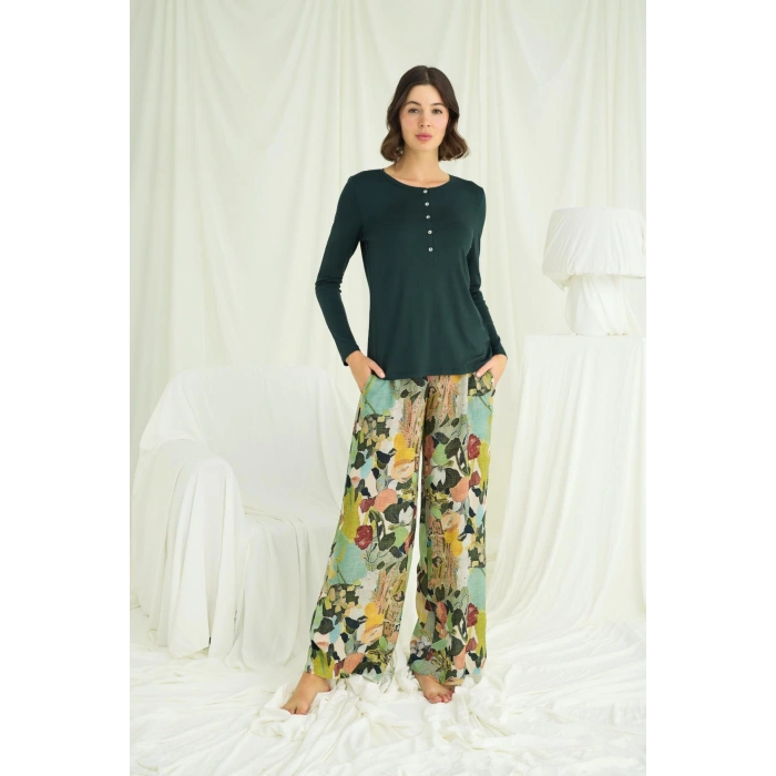 Çiçek ve Yaprak Desenli Pijama Takımı