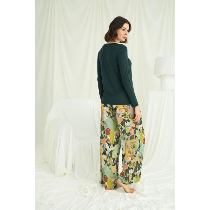 Çiçek ve Yaprak Desenli Pijama Takımı