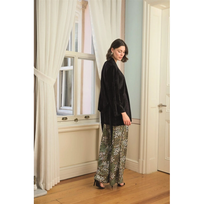 Çiçek Yaprak ve Etnik Desenli Dantelli 3lü Pijama Takımı