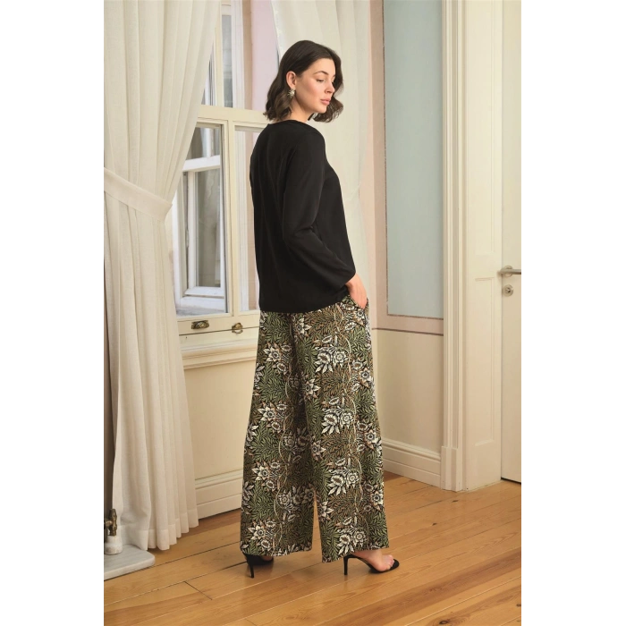 Çiçek Yaprak ve Etnik Desenli Uzun Kollu Pijama Takımı