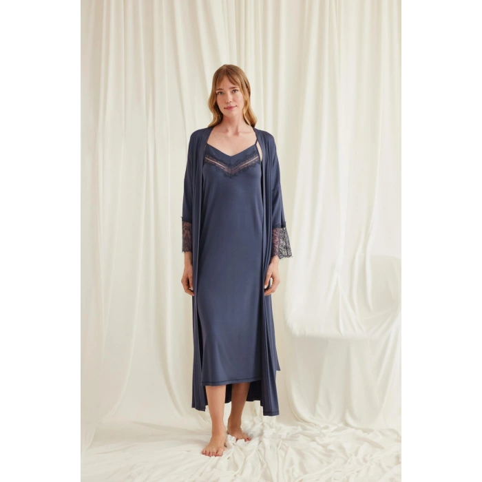 Dekolteli Yakası ve Kolu Dantelli Sabahlık Takımı