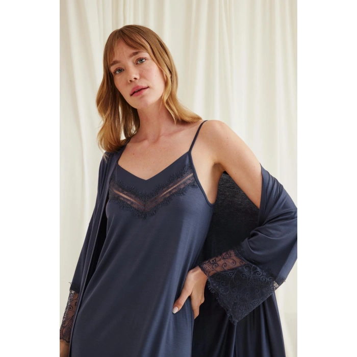 Dekolteli Yakası ve Kolu Dantelli Sabahlık Takımı