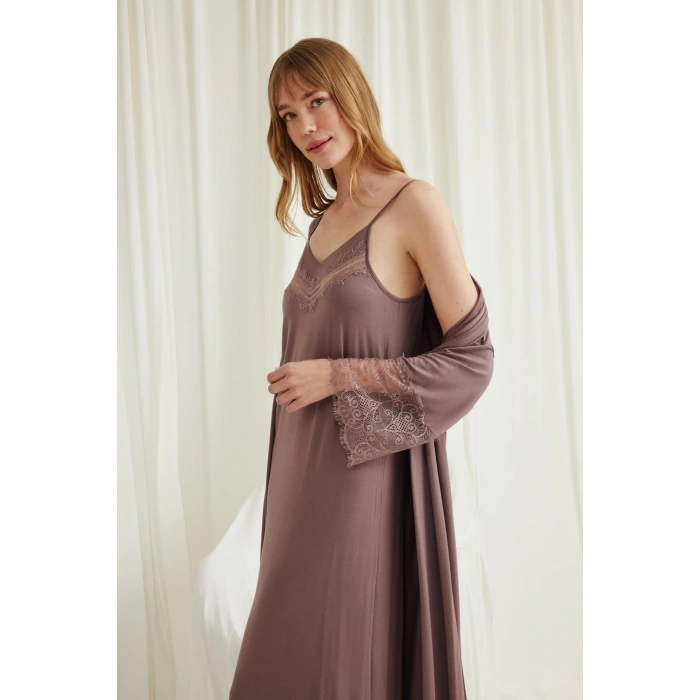 Dekolteli Yakası ve Kolu Dantelli Sabahlık Takımı