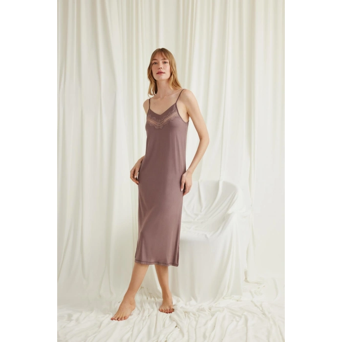 Dekolteli Yakası ve Kolu Dantelli Sabahlık Takımı