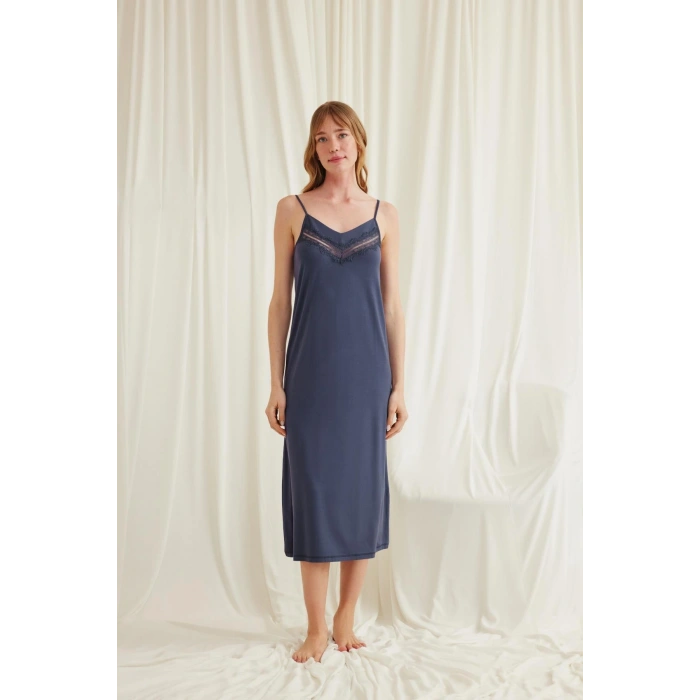 Dekolteli Yakası ve Kolu Dantelli Sabahlık Takımı