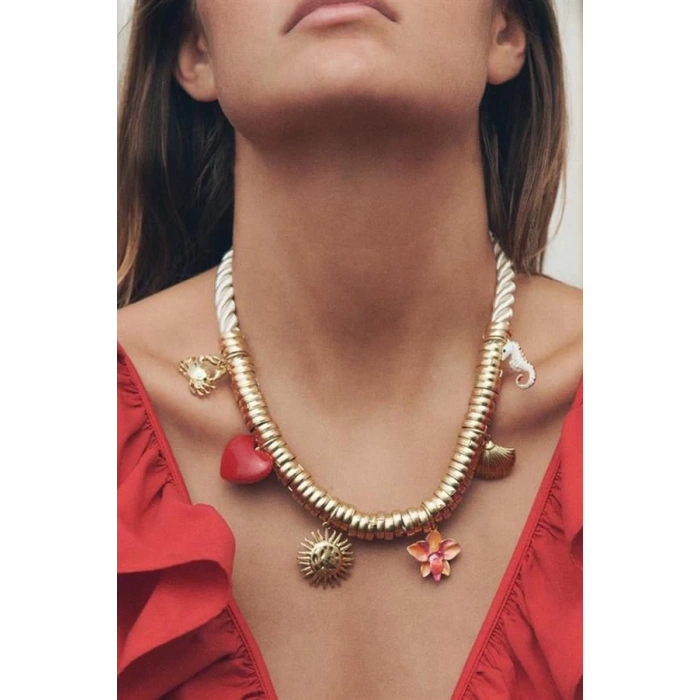 Metal Charmlı Kolye - Altın