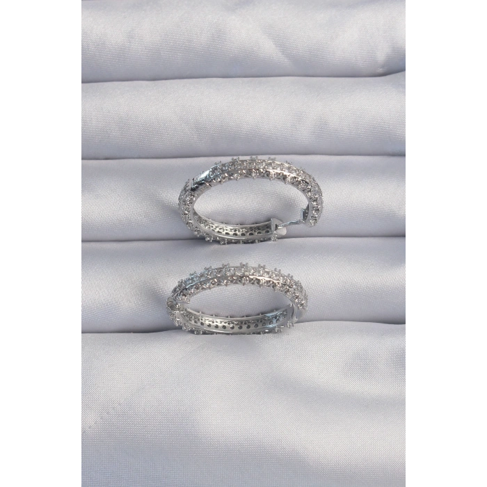 Mey İthalat® Pirinç Gümüş Renk Zirkon Taşlı Motifli Halka Küpe