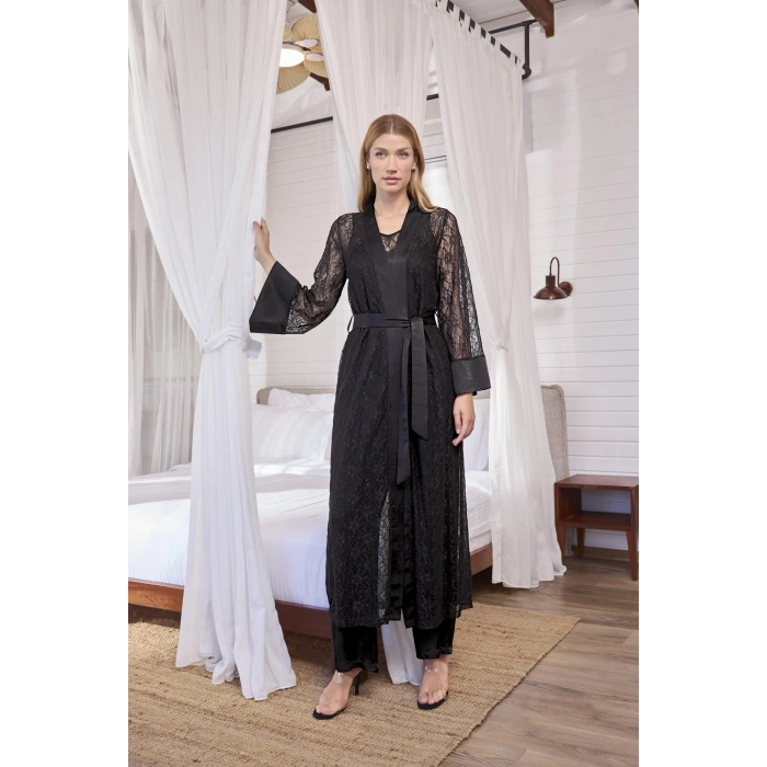 Uzun Kollu Dantelli ve Kuşaklı Sabahlık