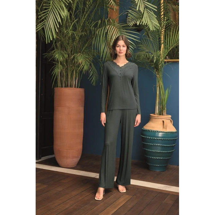 Uzun Kollu Önü Düğmeli V Yaka Pijama Takımı