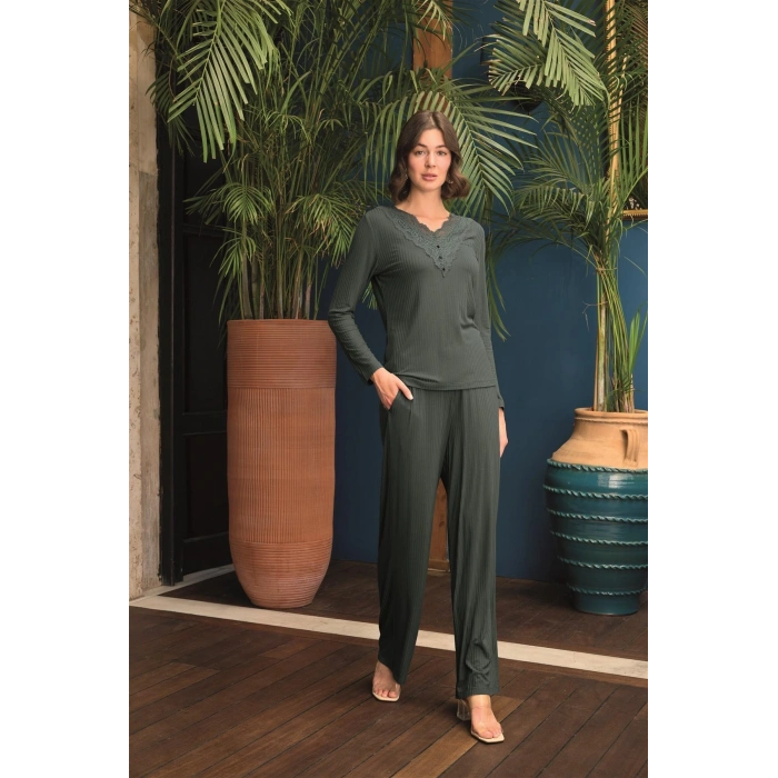 Uzun Kollu Önü Düğmeli V Yaka Pijama Takımı