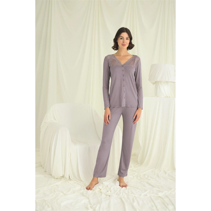 Yakası Kolu ve Omzu Dantelli Boydan Düğmeli Pijama Takımı