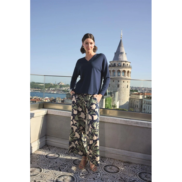 Yaprak Desenli Uzun Kollu V Yaka Pijama Takımı