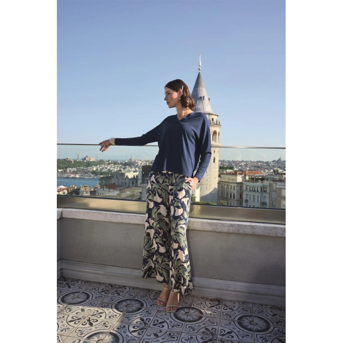 Yaprak Desenli Uzun Kollu V Yaka Pijama Takımı