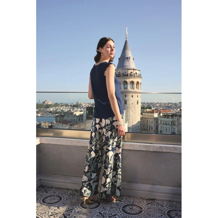 Yaprak Desenli ve Dantelli 3lü Pijama Takımı