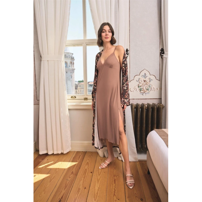 Yaprak Desenli Yırtmaçlı Dantelli ve Dekolteli Büyük Beden Sabahlık Takımı