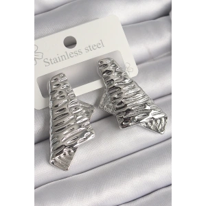 BFS Pirinç Gümüş Renk İşleme Detaylı Katlanmış Kare Plaka Model Kadın Küpe