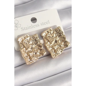 BFS Pirinç Gümüş Renk İşlemeli Kare Plaka Model Kadın Küpe