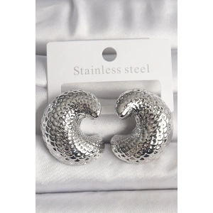 BFS Pirinç Gümüş Renk Yılan Sırtı İşlemeli Yarım Halka Model Kadın Küpe